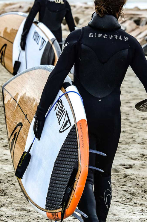 Sufer mit Surfbrett